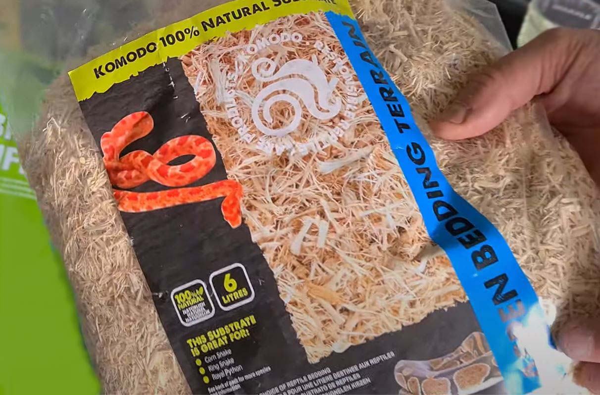 Snake Asped bedding substrate. Wayne's TerraWorld