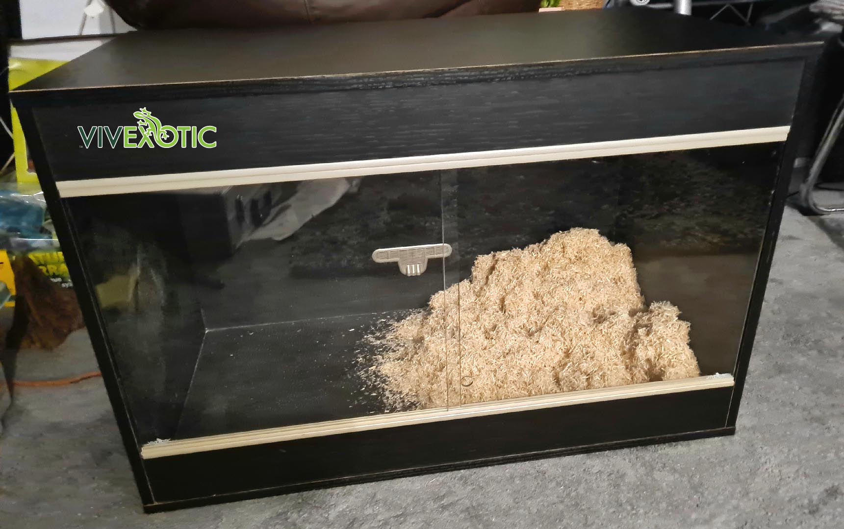 Vivexotic Reptilie Home Maxi Vivarium (Medium) Black. Wayne's TerraWorld Rolf C Hagen (UK) Ltd Castleford, West Yorkshire, UK
